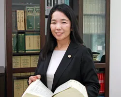 離婚主任弁護士野口真寿実